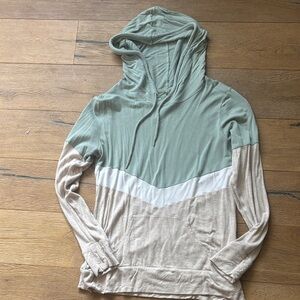 Market & Spruce Green, White, and Tan Women's Sweater